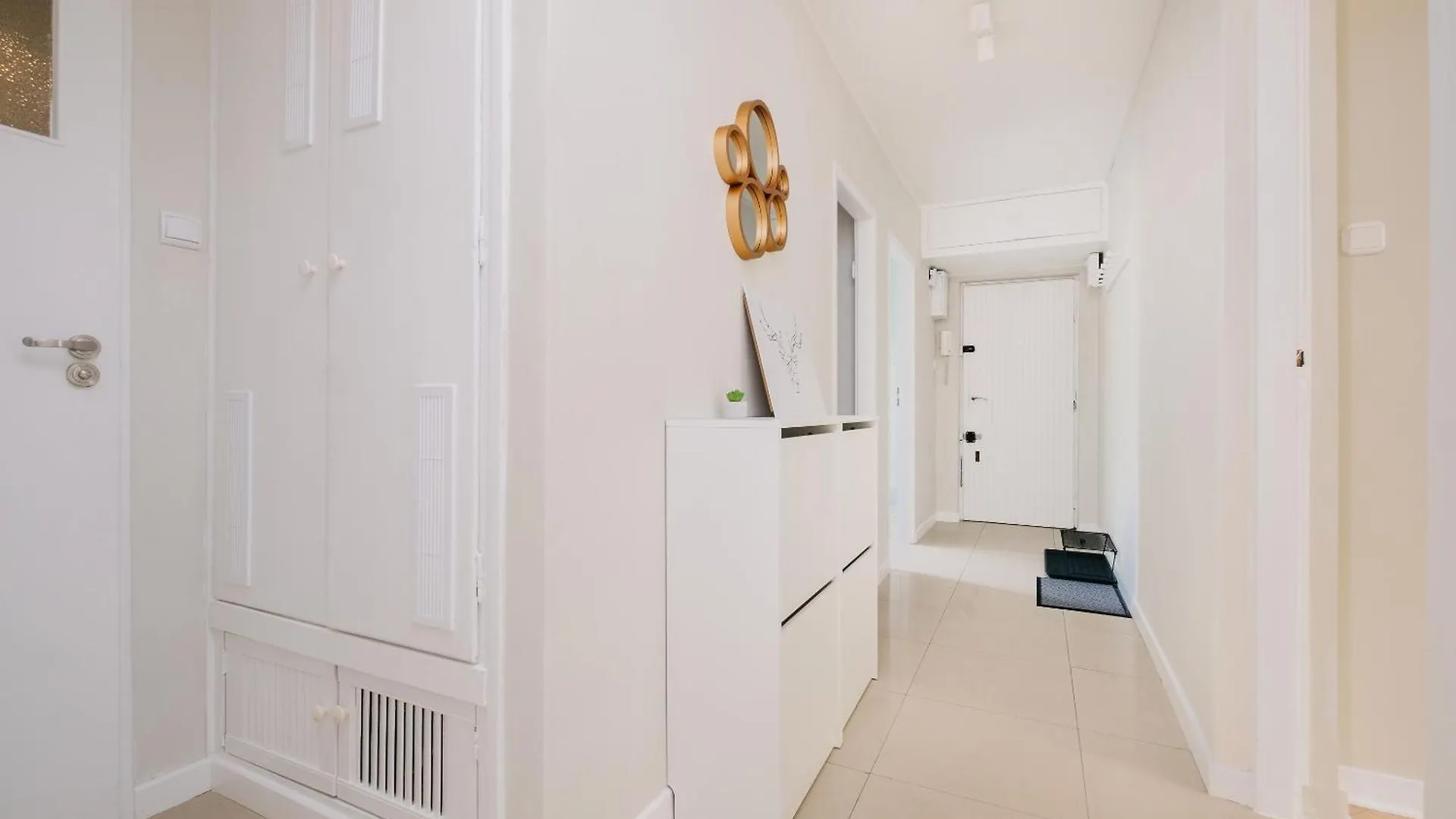 Srodmiescie Apartment By The River Warsaw Poland